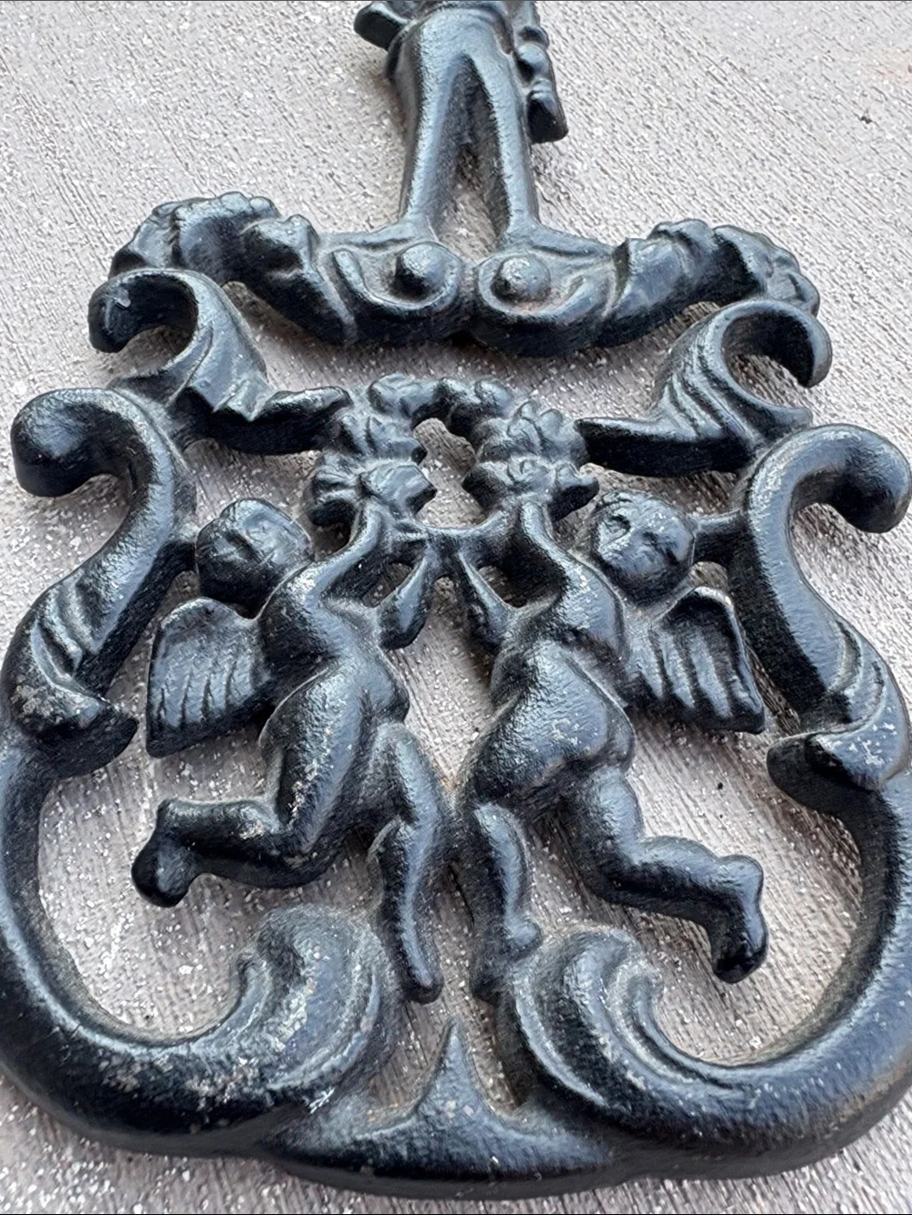 1955 VTG cast iron trivet